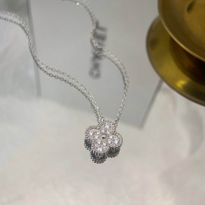 Van Cleef & Arpels necklace 12yxq19 (3)