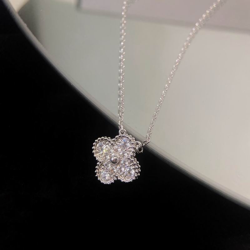 Van Cleef & Arpels necklace 12yxq19 (4)