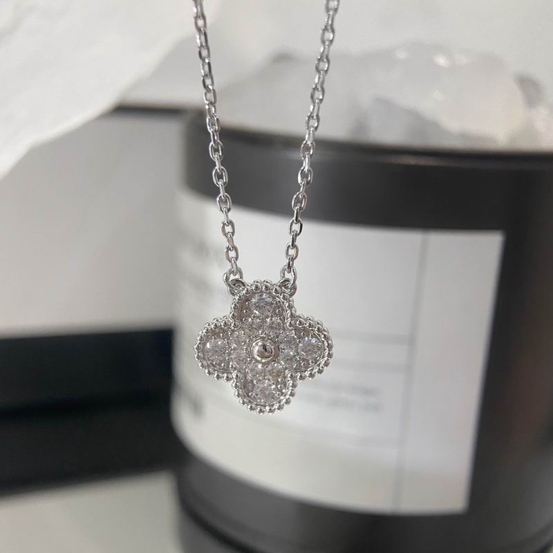 Van Cleef & Arpels necklace 12yxq19 (7)