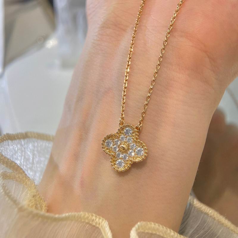 Van Cleef & Arpels necklace 12yxq19 (8)