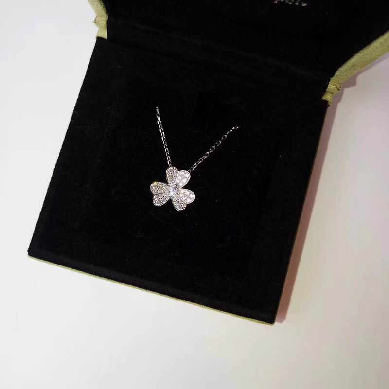 Van Cleef & Arpels necklace 12yxq20 (3)