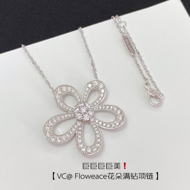 Van Cleef & Arpels necklace 12yxq21 (4)