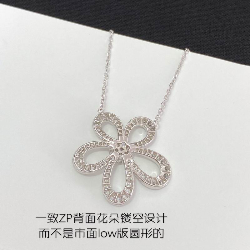 Van Cleef & Arpels necklace 12yxq21 (6)