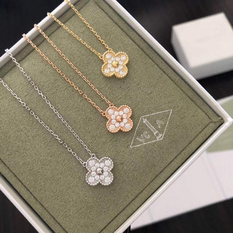 Van Cleef & Arpels necklace 12yxq23 (1)