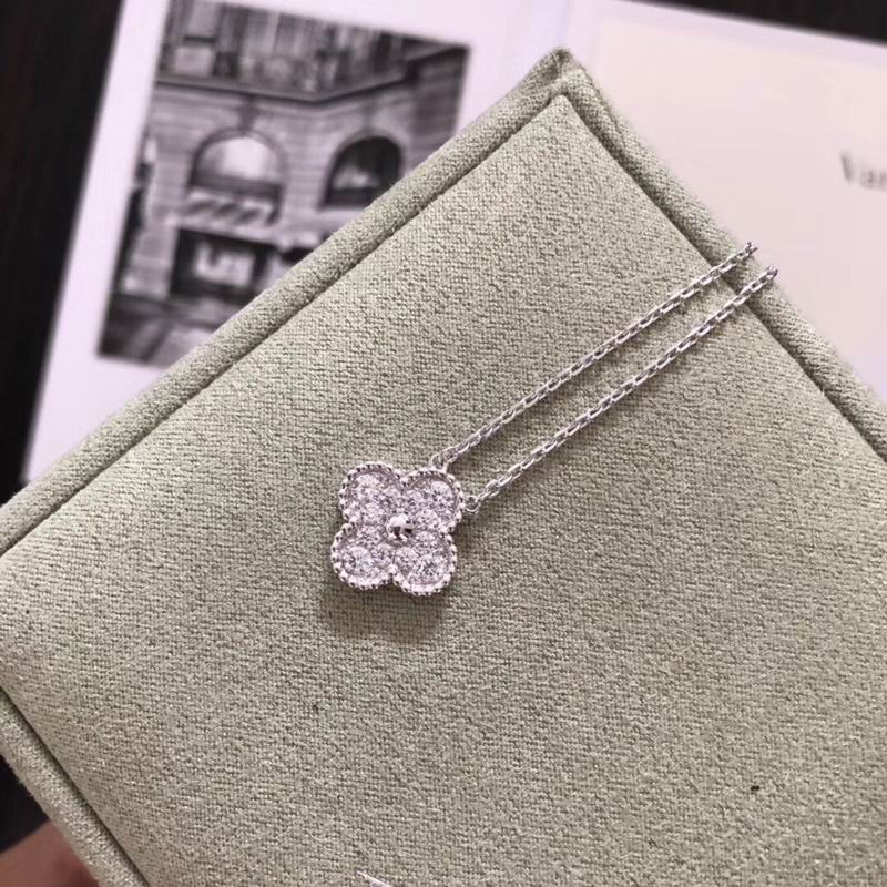 Van Cleef & Arpels necklace 12yxq23 (4)