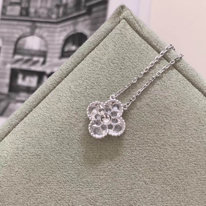 Van Cleef & Arpels necklace 12yxq23 (5)