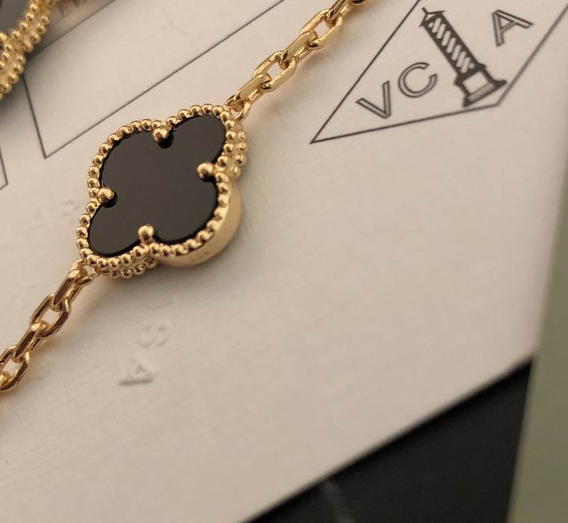 Van Cleef & Arpels necklace 12yxq25 (4)