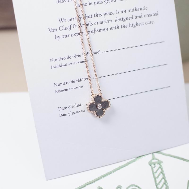 Van Cleef & Arpels necklace 12yxq26 (2)