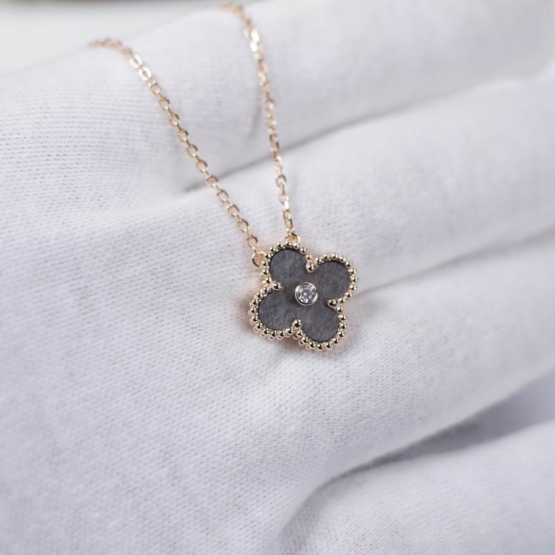 Van Cleef & Arpels necklace 12yxq26 (4)