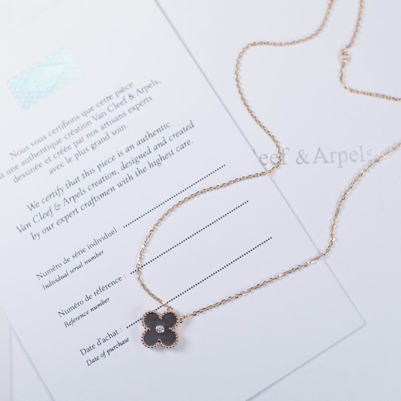 Van Cleef & Arpels necklace 12yxq26 (6)
