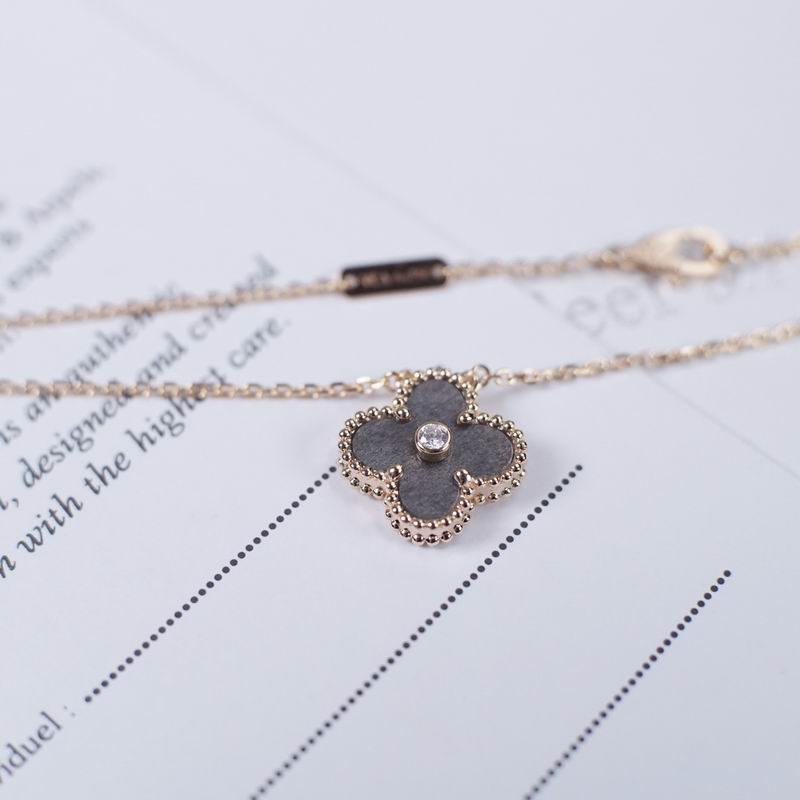 Van Cleef & Arpels necklace 12yxq26 (7)