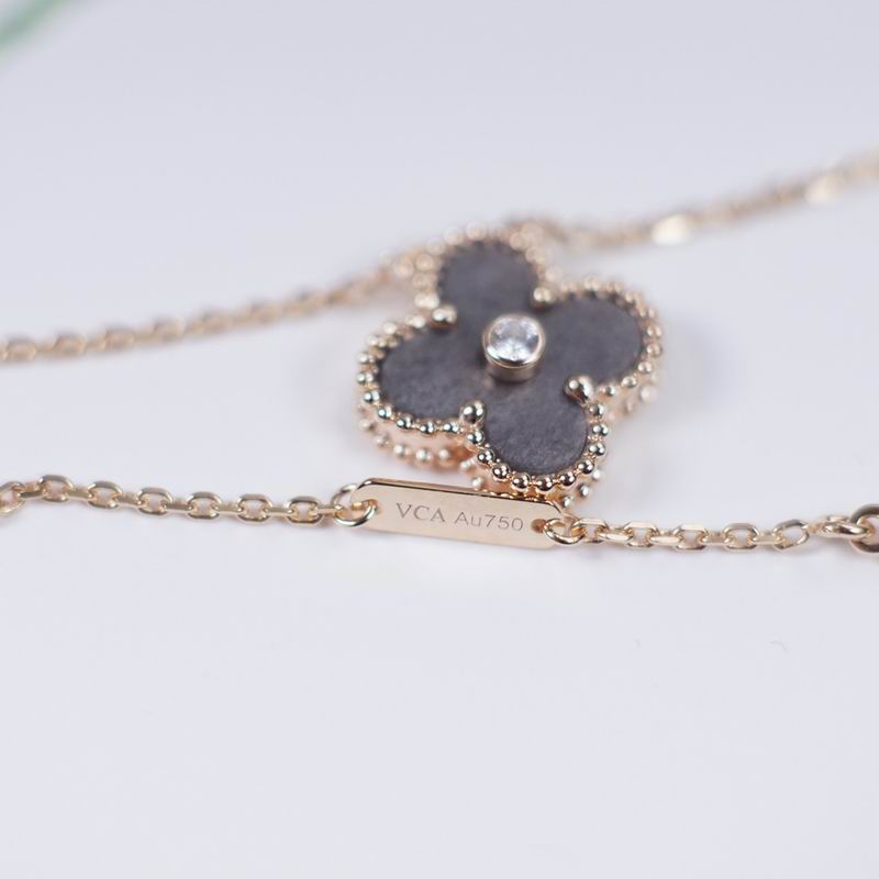 Van Cleef & Arpels necklace 12yxq26 (8)