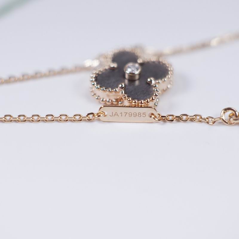 Van Cleef & Arpels necklace 12yxq26 (9)