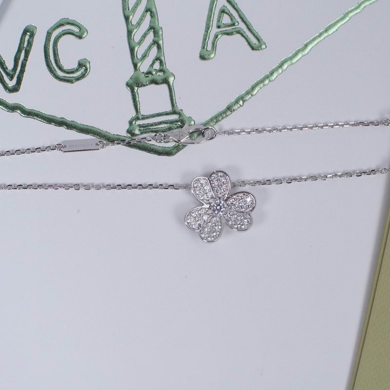 Van Cleef & Arpels necklace 12yxq27 (1)