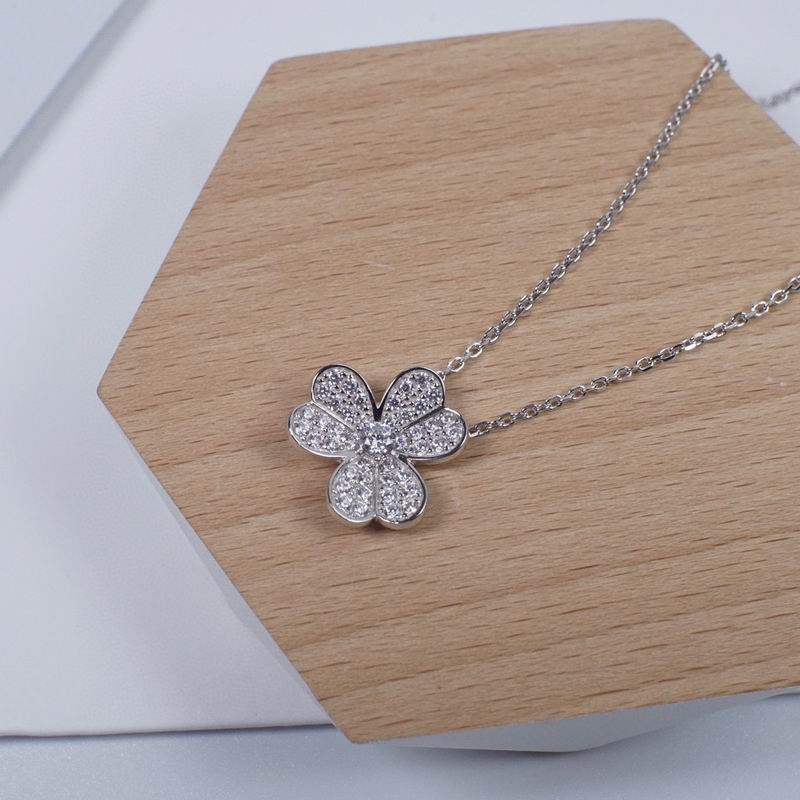 Van Cleef & Arpels necklace 12yxq27 (3)