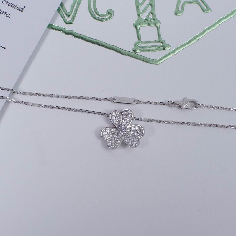 Van Cleef & Arpels necklace 12yxq27 (5)