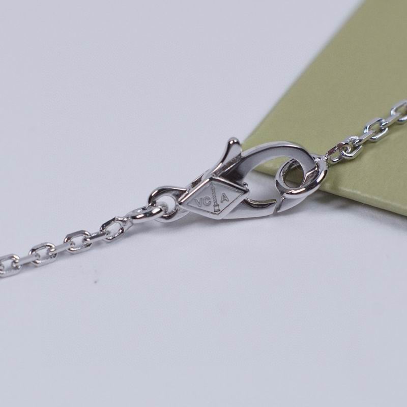 Van Cleef & Arpels necklace 12yxq27 (8)
