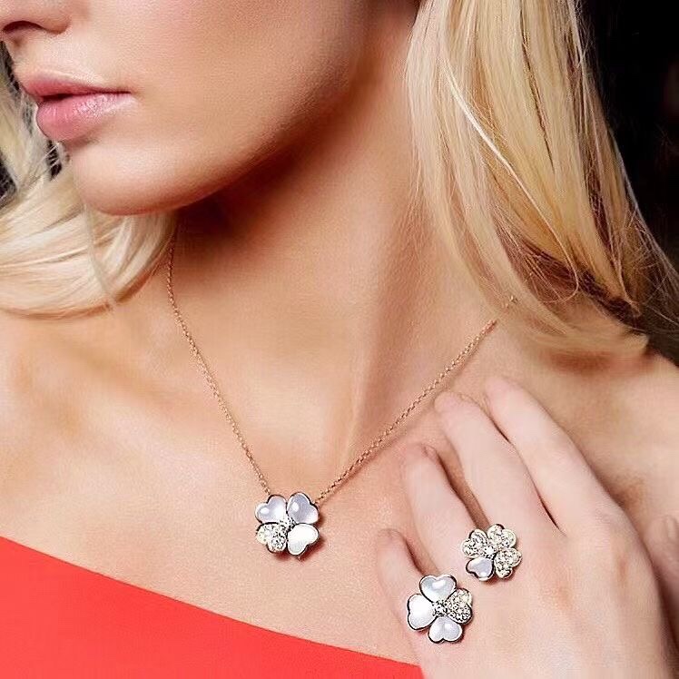 Van Cleef & Arpels necklace 12yxq28 (5)