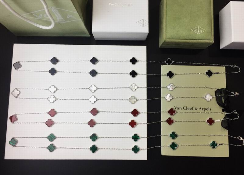 Van Cleef & Arpels necklace 12yxq30 (1)