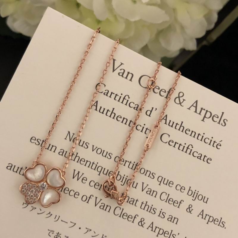 Van Cleef & Arpels necklace 12yxq31 (3)