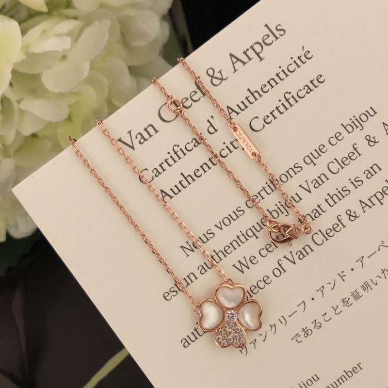Van Cleef & Arpels necklace 12yxq31 (4)