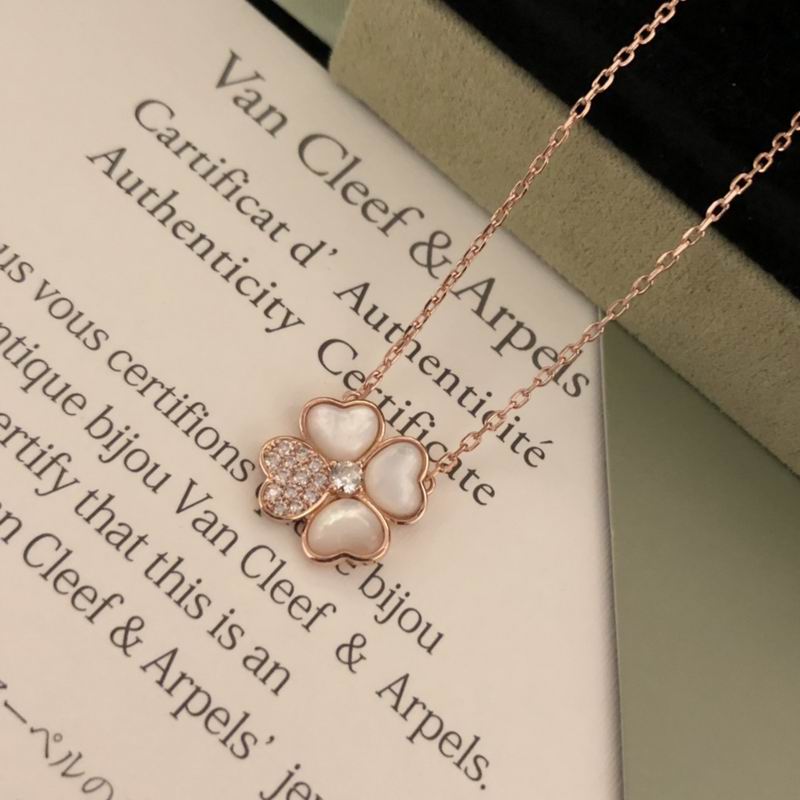 Van Cleef & Arpels necklace 12yxq31 (6)