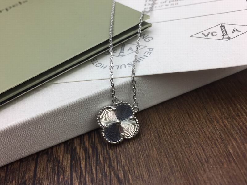 Van Cleef & Arpels necklace 12yxq32 (6)