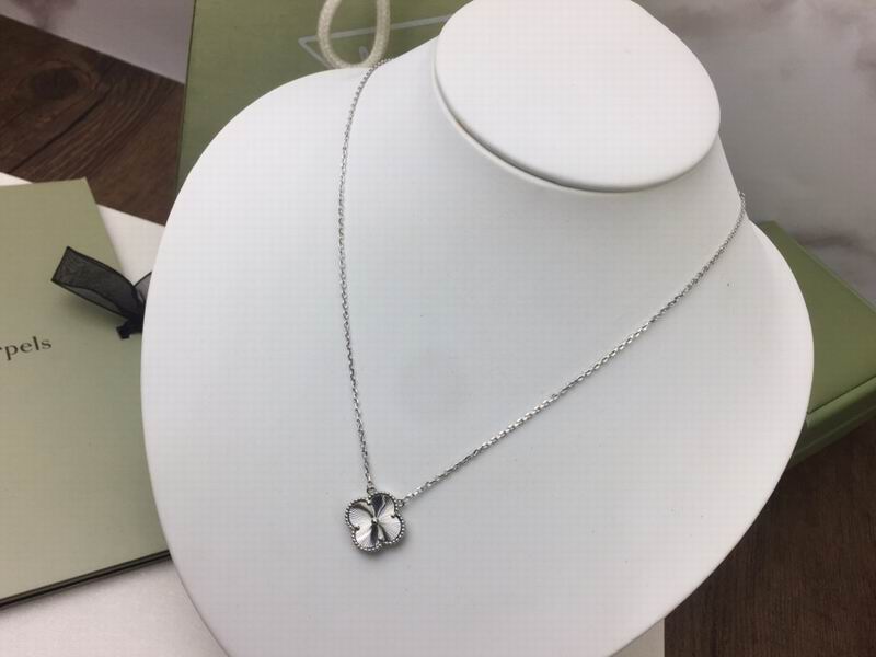 Van Cleef & Arpels necklace 12yxq32 (7)