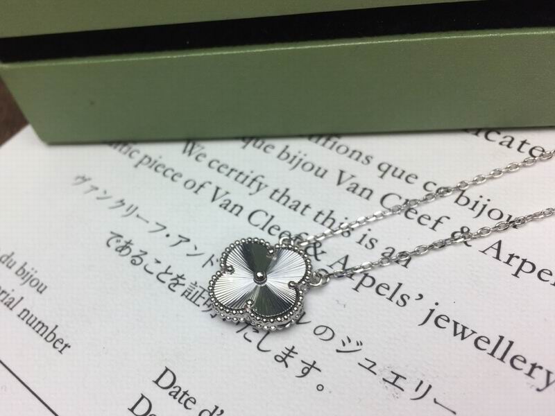 Van Cleef & Arpels necklace 12yxq32 (9)