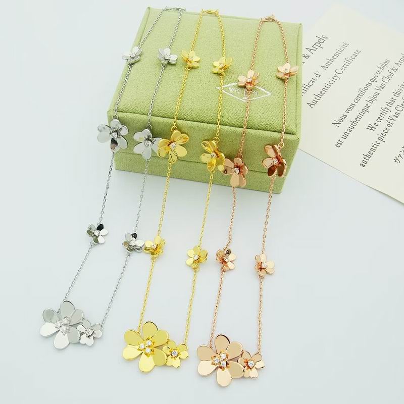 Van Cleef & Arpels necklace 12yxq33 (1)