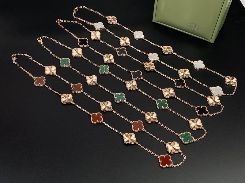 Van Cleef & Arpels necklace 12yxq35 (1)
