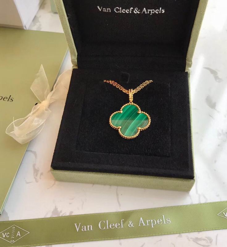 Van Cleef & Arpels necklace 12yxq36 (2)