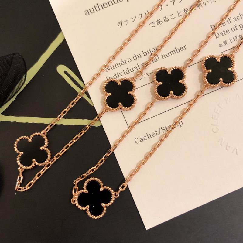 Van Cleef & Arpels necklace 12yxq37 (4)