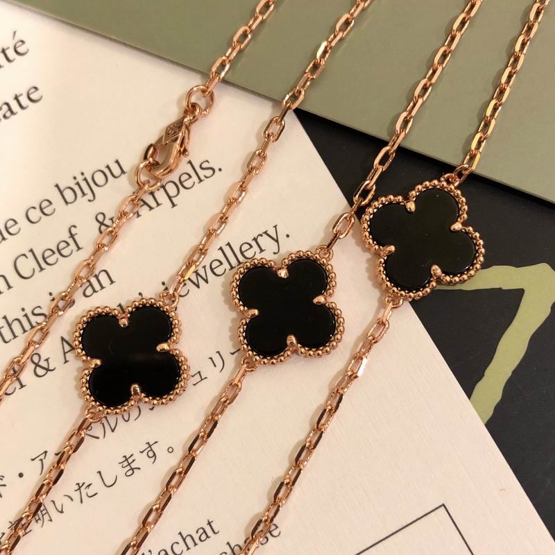 Van Cleef & Arpels necklace 12yxq37 (5)