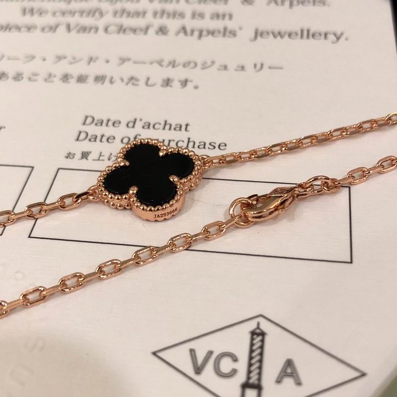 Van Cleef & Arpels necklace 12yxq37 (6)