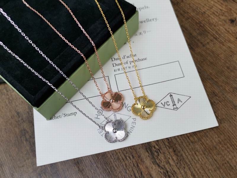 Van Cleef & Arpels necklace 12yxq39 (1)