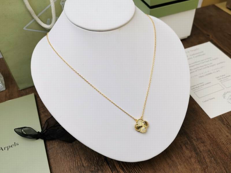 Van Cleef & Arpels necklace 12yxq39 (6)