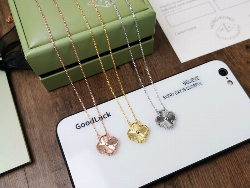 Van Cleef & Arpels necklace 12yxq39 (7)