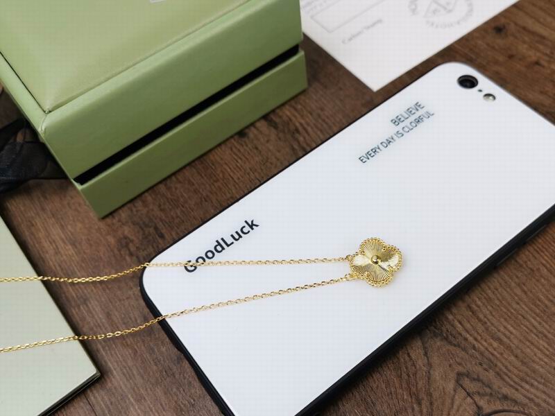 Van Cleef & Arpels necklace 12yxq39 (9)