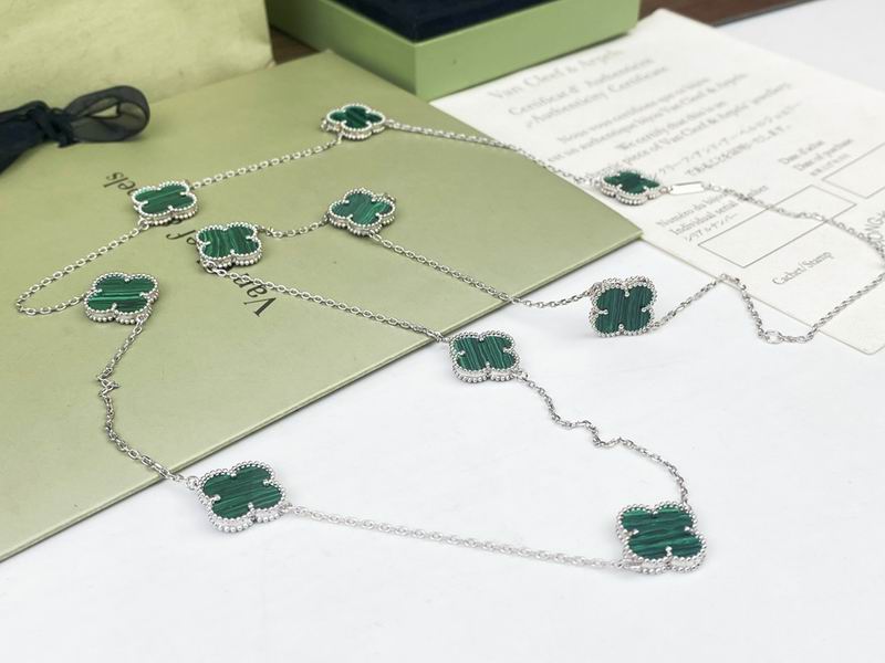 Van Cleef & Arpels necklace 12yxq40 (3)