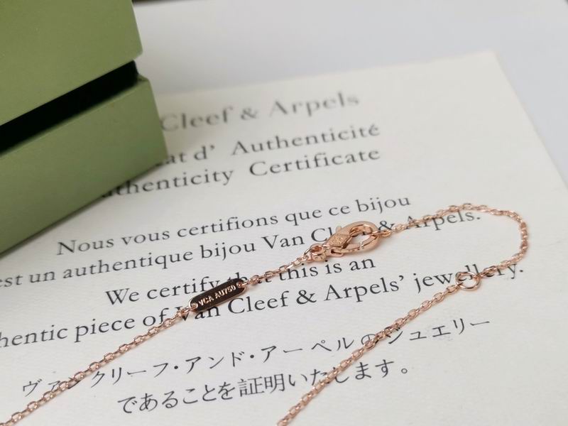 Van Cleef & Arpels necklace 12yxq41 (8)
