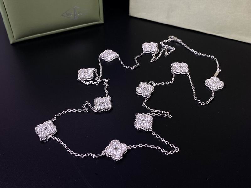 Van Cleef & Arpels necklace 12yxq42 (2)