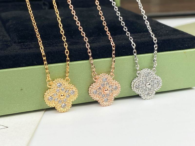 Van Cleef & Arpels necklace 12yxq43 (1)