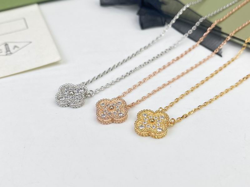 Van Cleef & Arpels necklace 12yxq43 (9)