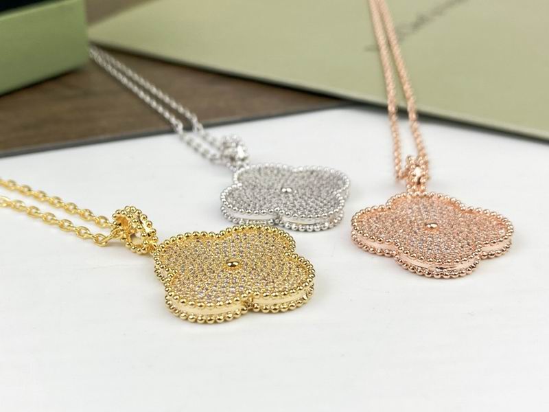 Van Cleef & Arpels necklace 12yxq44 (2)