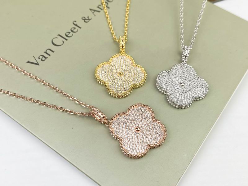 Van Cleef & Arpels necklace 12yxq44 (3)