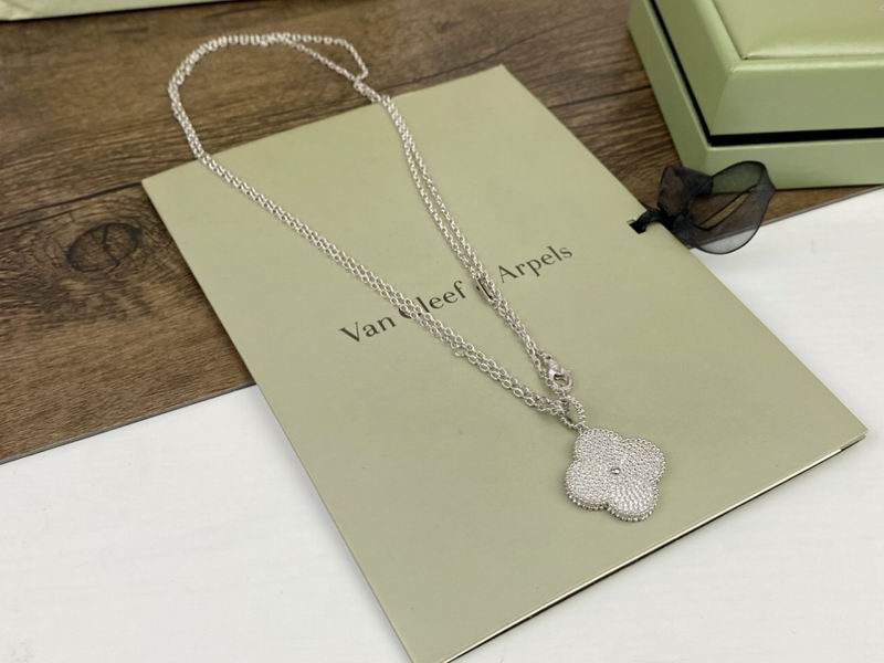 Van Cleef & Arpels necklace 12yxq44 (4)