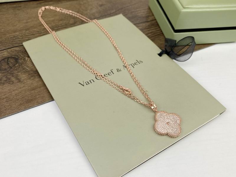 Van Cleef & Arpels necklace 12yxq44 (5)