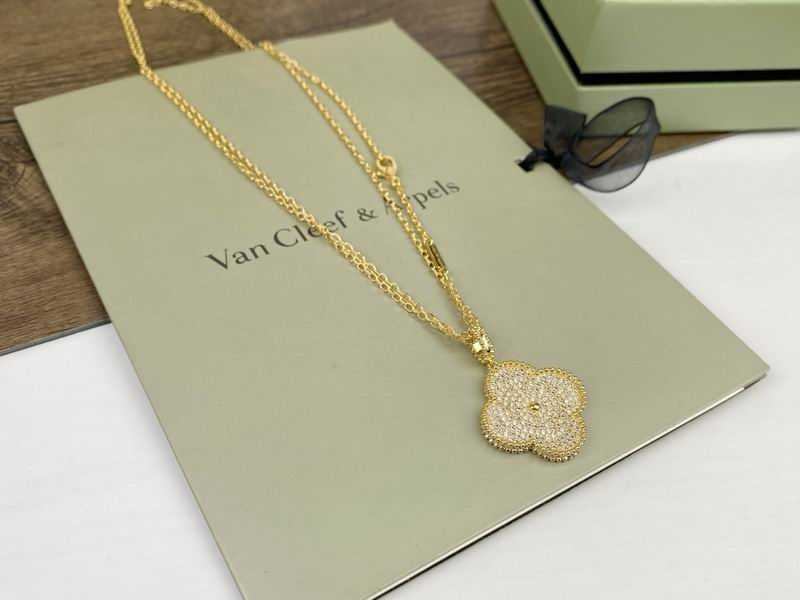 Van Cleef & Arpels necklace 12yxq44 (6)