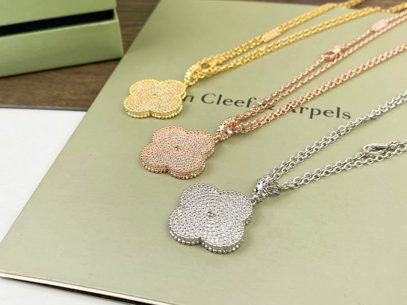 Van Cleef & Arpels necklace 12yxq44 (8)